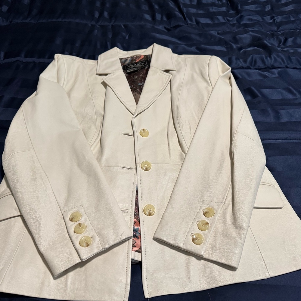 Terry Lewis Classic Luxuries Cream Leather Button-Front Jacket - Picture 2 of 5